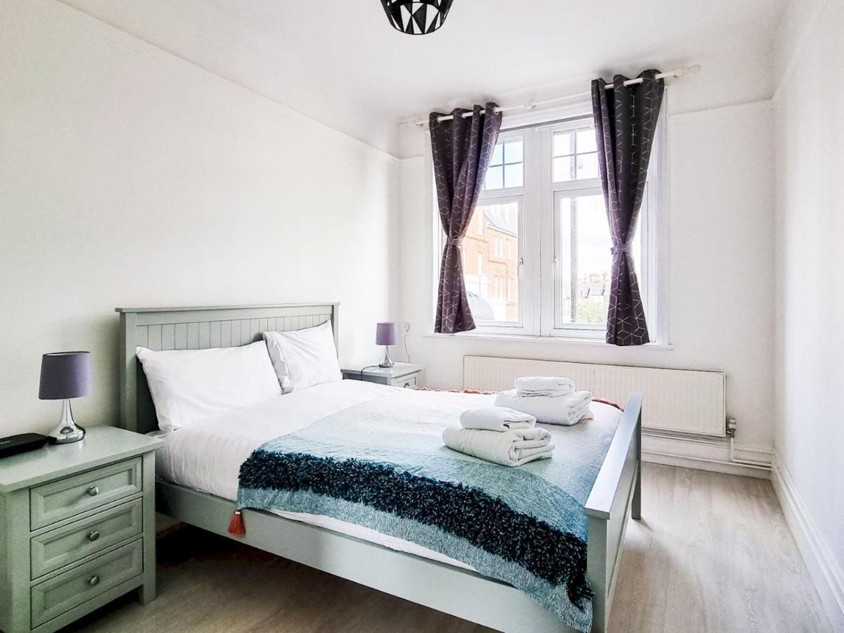 Pass The Keys Wimbledon Hideaway Apartment London Exterior photo